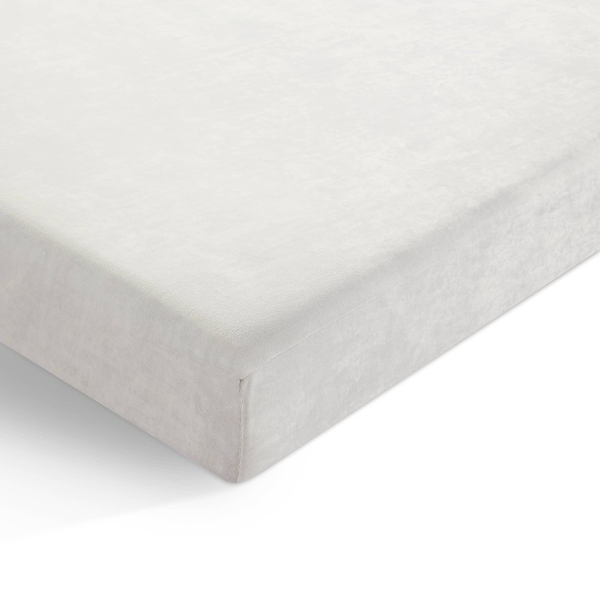 Close up of the 6'' firefighter mattress constructed with 1.5'' top layer of gel-infused memory foam and 4.5'' base layer foam